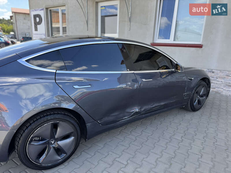 Седан Tesla Model 3 2019 в Луцке