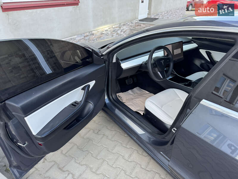 Седан Tesla Model 3 2019 в Луцке
