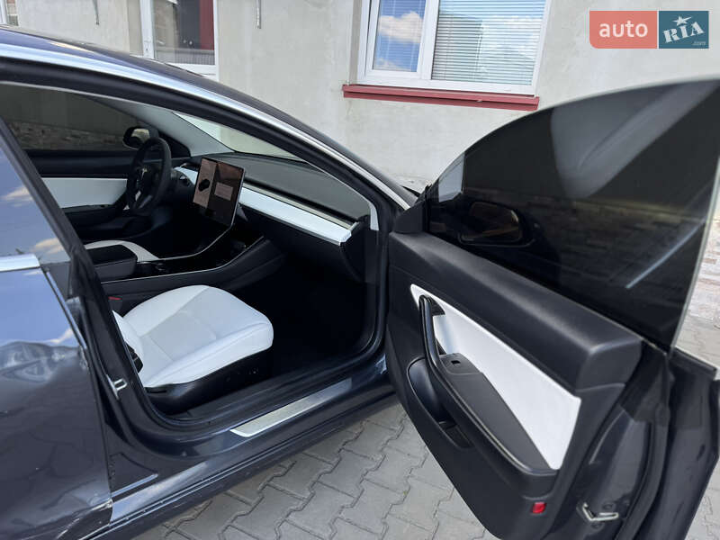 Седан Tesla Model 3 2019 в Луцке