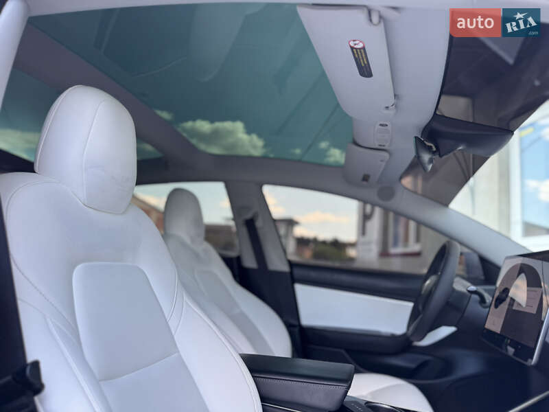 Седан Tesla Model 3 2019 в Луцке