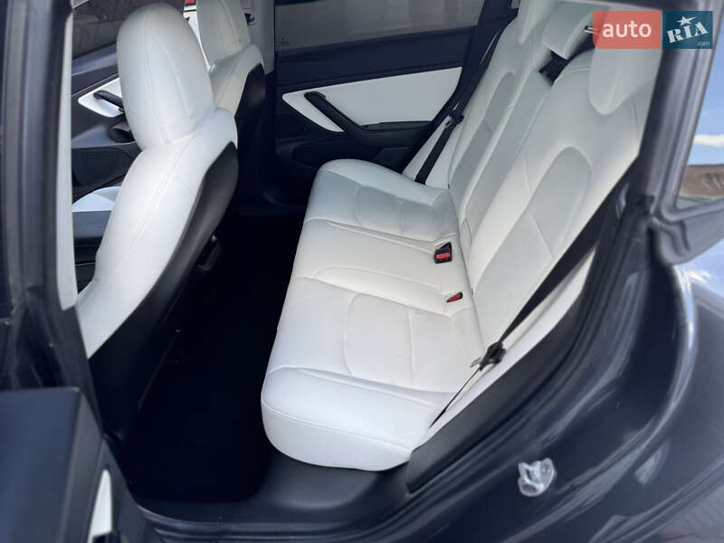 Седан Tesla Model 3 2019 в Луцке
