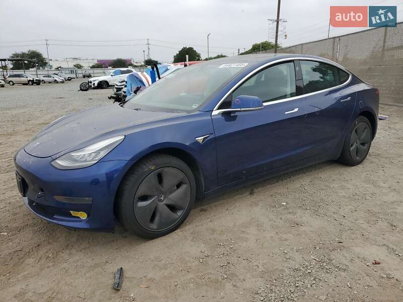 Седан Tesla Model 3 2020 в 
