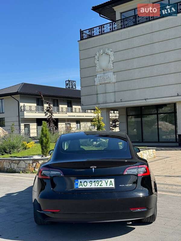 Седан Tesla Model 3 2020 в Хусте