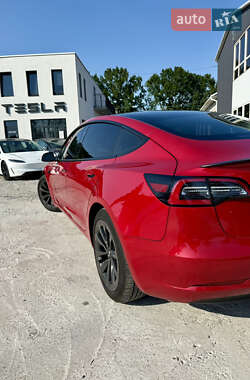 Седан Tesla Model 3 2021 в 