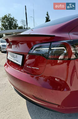 Седан Tesla Model 3 2021 в 