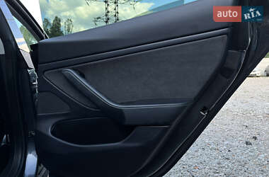 Седан Tesla Model 3 2019 в 
