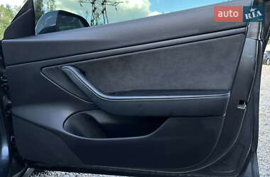 Седан Tesla Model 3 2019 в 