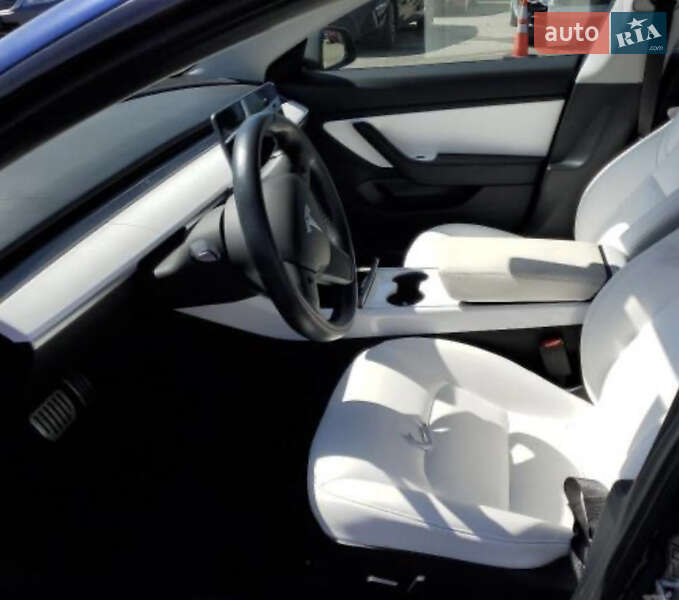 Седан Tesla Model 3 2018 в Броварах