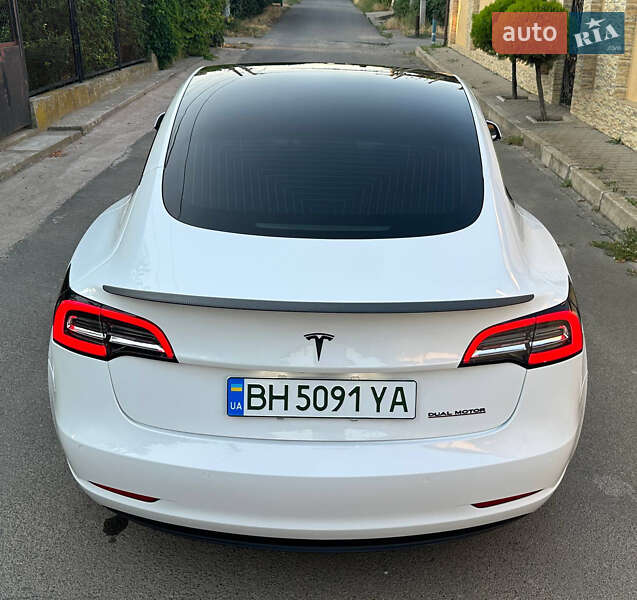 Седан Tesla Model 3 2019 в Чорноморську