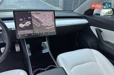 Седан Tesla Model 3 2019 в 