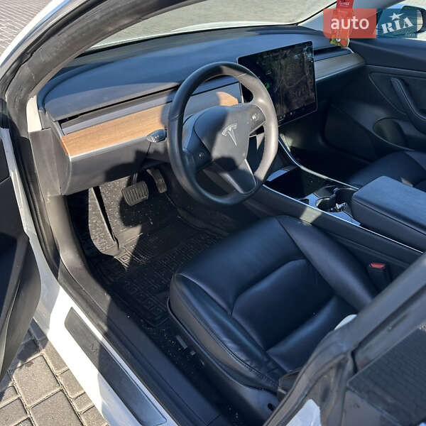 Седан Tesla Model 3 2020 в Фастові