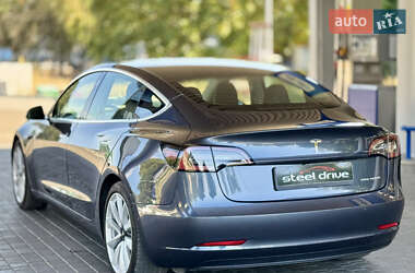 Седан Tesla Model 3 2020 в 