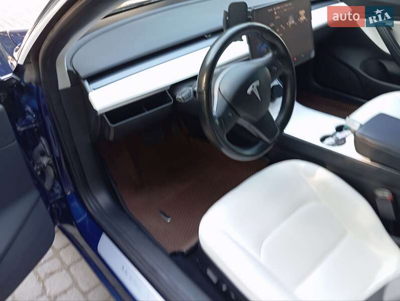 Седан Tesla Model 3 2018 в Львові