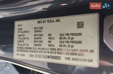 Седан Tesla Model 3 2021 в 