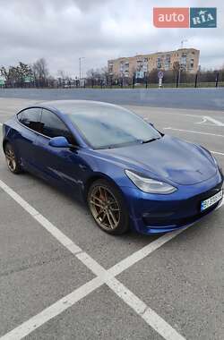 Седан Tesla Model 3 2021 в 