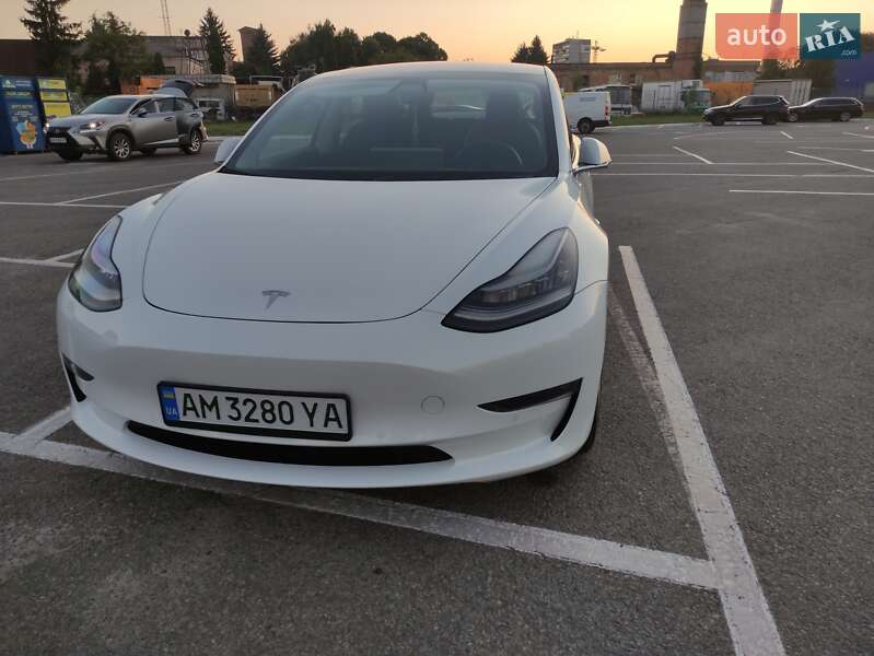 Седан Tesla Model 3 2019 в Житомире