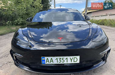 Седан Tesla Model 3 2017 в 