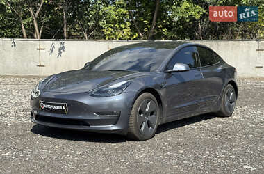 Седан Tesla Model 3 2022 в 