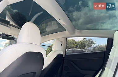 Седан Tesla Model 3 2022 в 