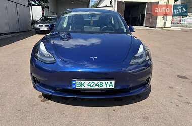 Седан Tesla Model 3 2022 в 