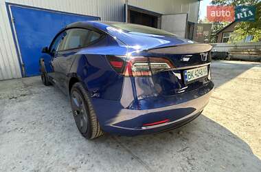 Седан Tesla Model 3 2022 в 