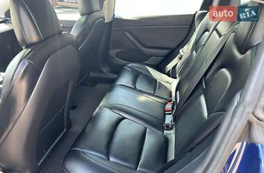 Седан Tesla Model 3 2022 в 
