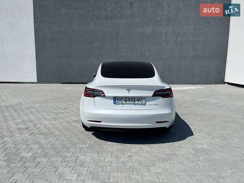 Седан Tesla Model 3 2019 в Львове