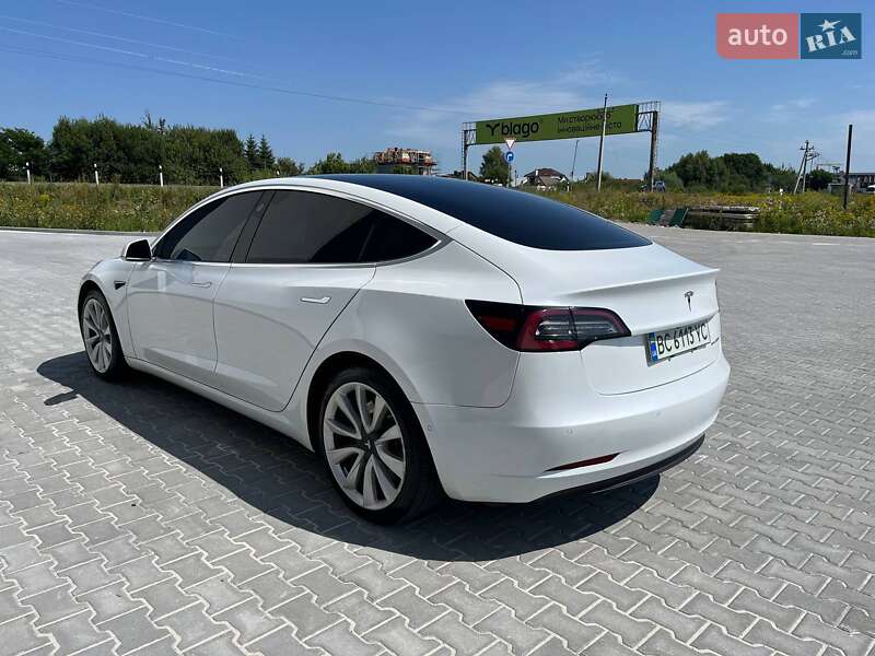 Седан Tesla Model 3 2019 в Львове