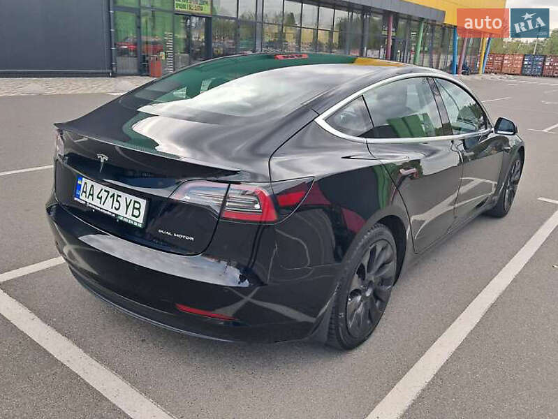 Седан Tesla Model 3 2018 в Львове