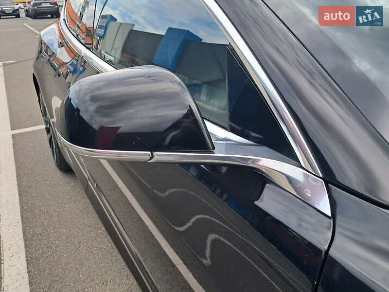 Седан Tesla Model 3 2018 в Львове