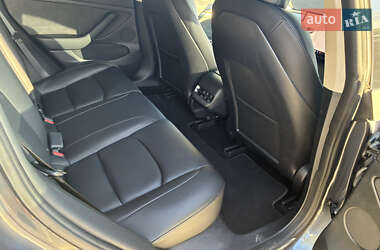 Седан Tesla Model 3 2022 в 