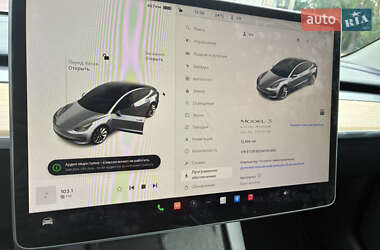 Седан Tesla Model 3 2022 в 