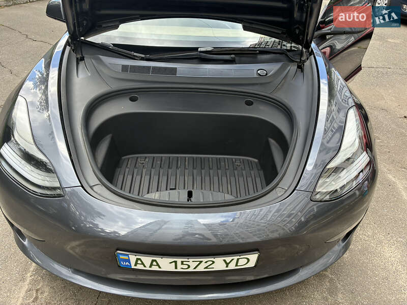 Седан Tesla Model 3 2022 в Києві