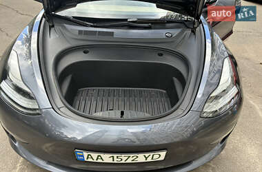 Седан Tesla Model 3 2022 в 