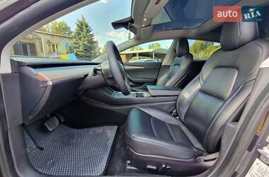 Седан Tesla Model 3 2021 в 