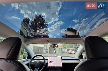 Седан Tesla Model 3 2021 в 