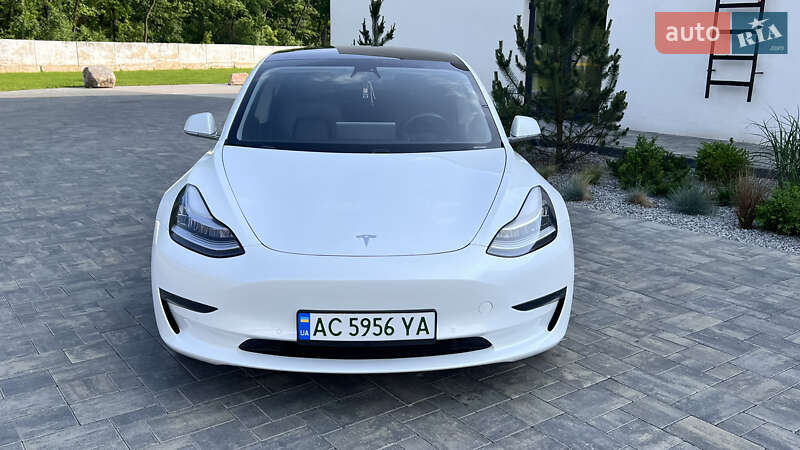 Седан Tesla Model 3 2020 в Луцке