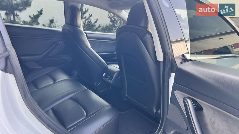 Седан Tesla Model 3 2020 в Луцке