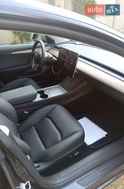 Седан Tesla Model 3 2023 в 