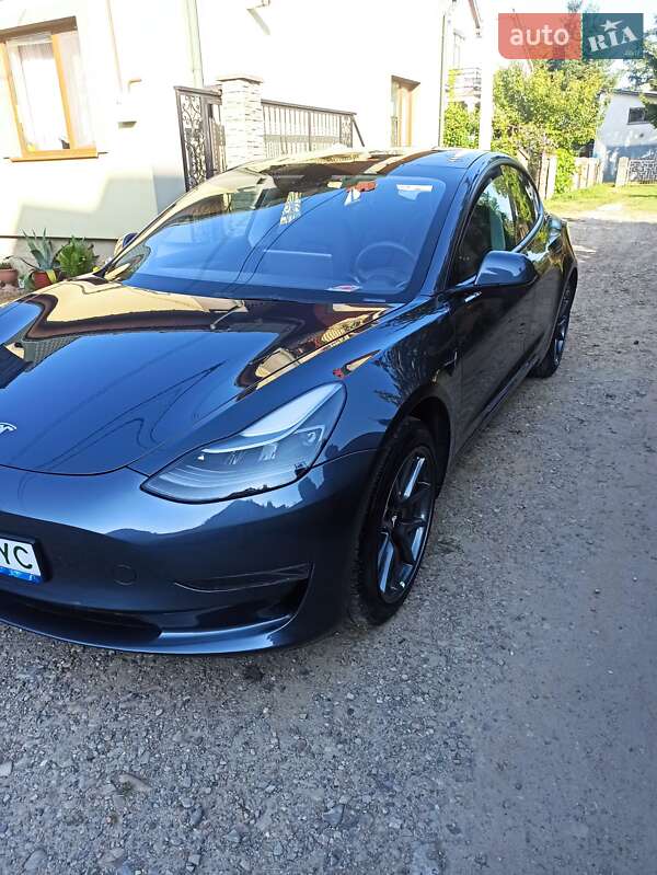 Седан Tesla Model 3 2023 в Самборе