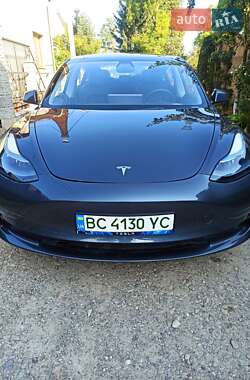 Седан Tesla Model 3 2023 в 