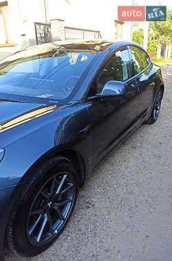 Седан Tesla Model 3 2023 в 