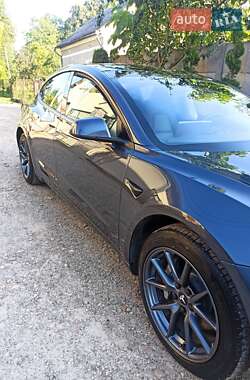 Седан Tesla Model 3 2023 в 