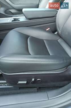 Седан Tesla Model 3 2023 в 