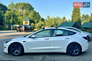 Седан Tesla Model 3 2022 в 