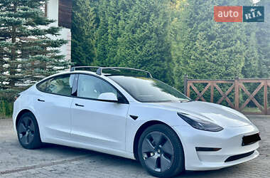 Седан Tesla Model 3 2022 в 