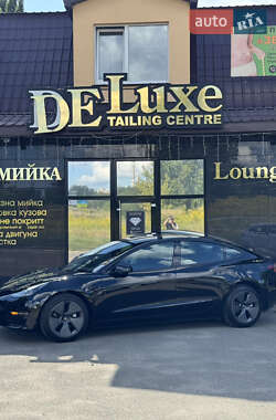 Седан Tesla Model 3 2023 в 