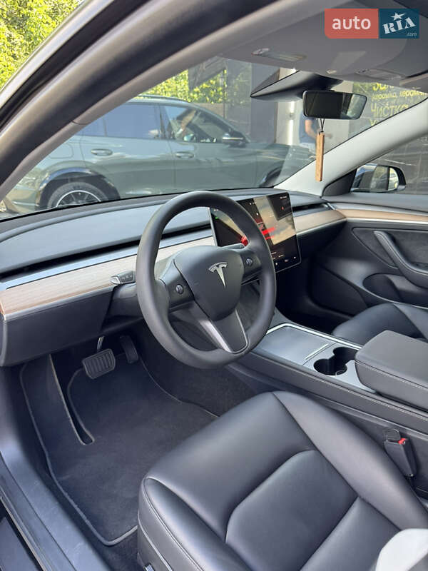 Седан Tesla Model 3 2023 в Сумах