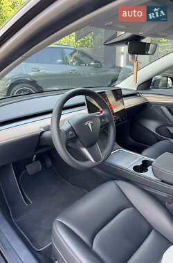 Седан Tesla Model 3 2023 в 