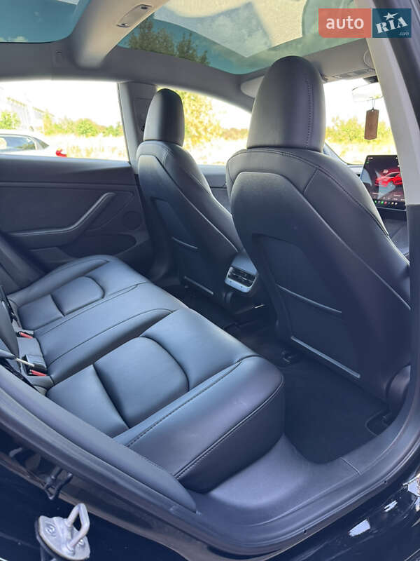Седан Tesla Model 3 2023 в Сумах